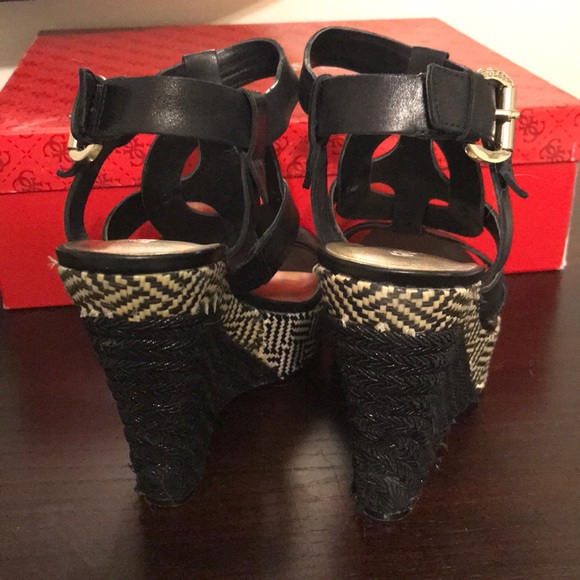 Guess Black Leather cutout wedge - Picture 4 of 7